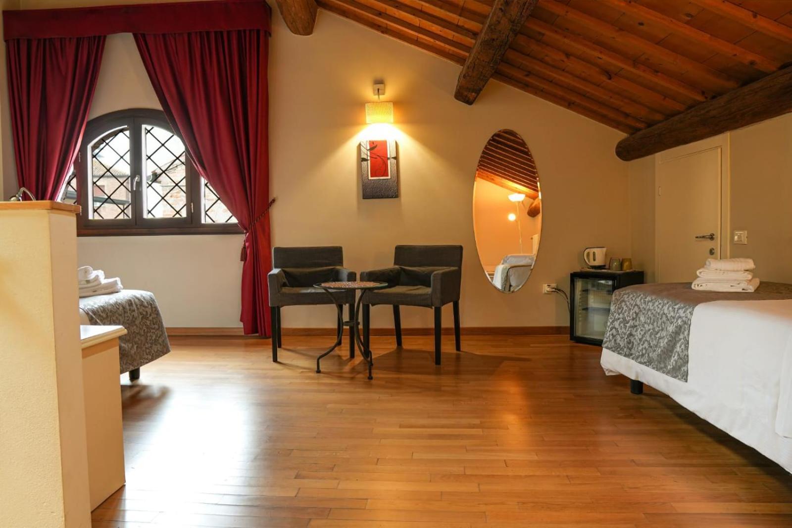 Honey Rooms Ferrare Extérieur photo